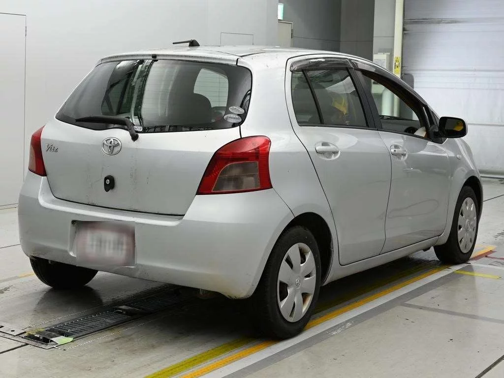 Toyota Vitz  с аукциона в Японии