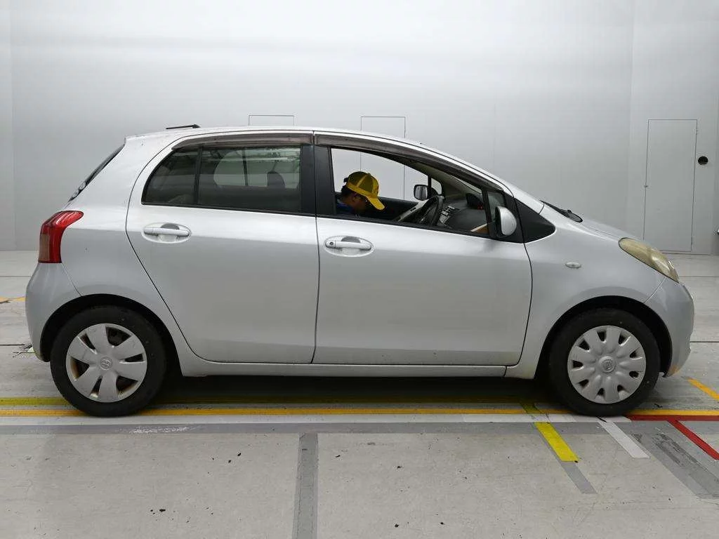 Toyota Vitz  с аукциона в Японии