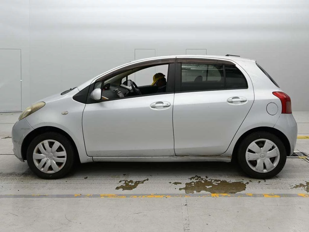Toyota Vitz  с аукциона в Японии