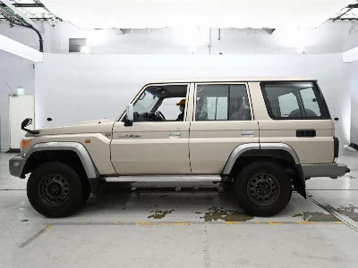 Toyota LAND CRUISER 70