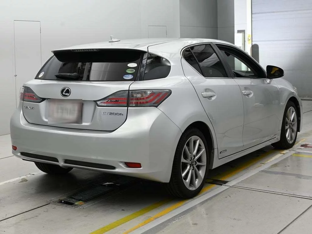 Lexus CT200h  с аукциона в Японии
