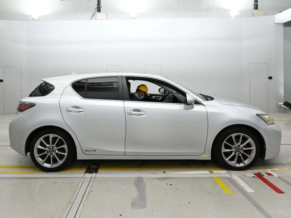 Lexus CT200h  с аукциона в Японии
