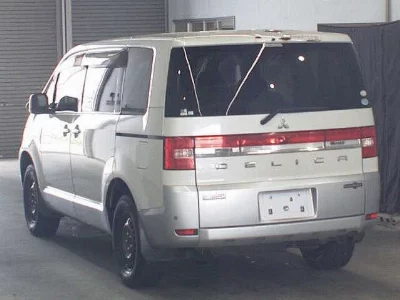 Mitsubishi Delica D:5