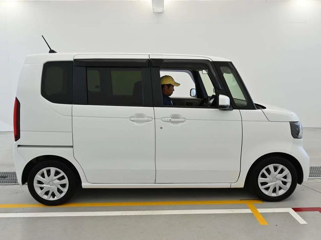 Honda N-Box  с аукциона в Японии