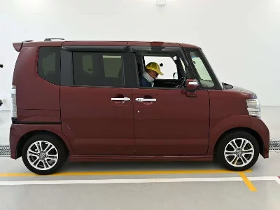 Honda N BOX CUSTOM