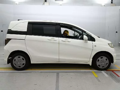 Honda Freed Spike