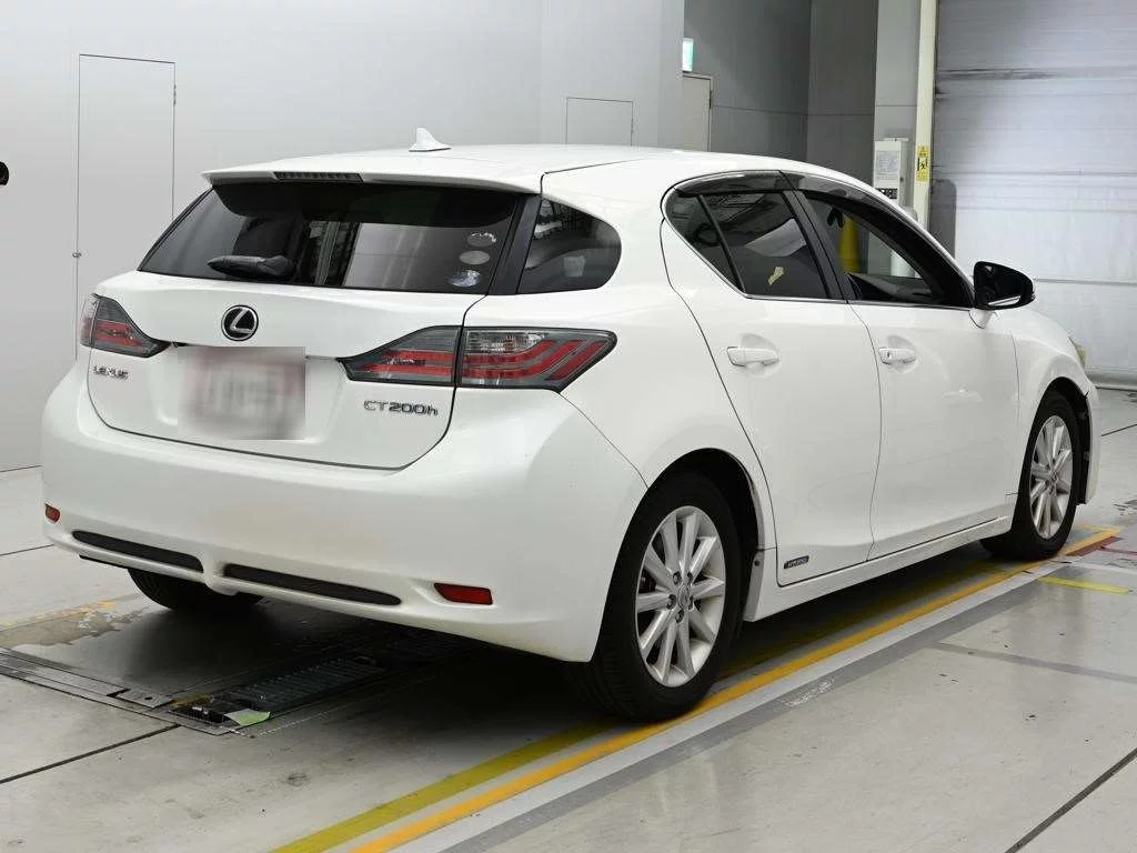 Lexus CT200h  с аукциона в Японии