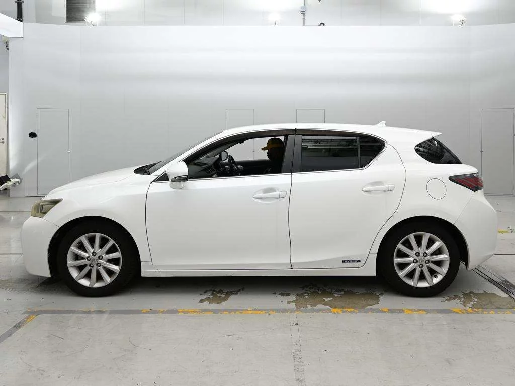 Lexus CT200h  с аукциона в Японии