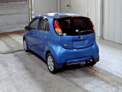 Mitsubishi i