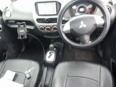 Mitsubishi i