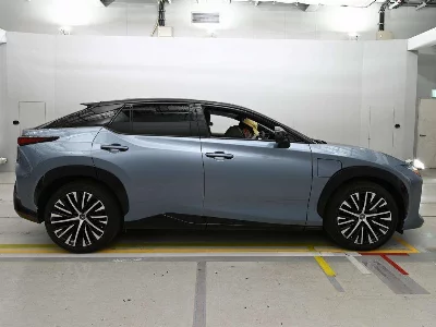 Lexus RZ450e