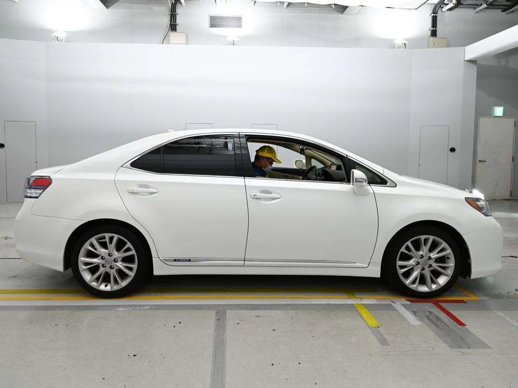 Lexus HS250h  с аукциона в Японии