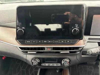 Nissan Aura