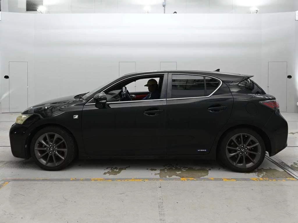 Lexus CT200h  с аукциона в Японии