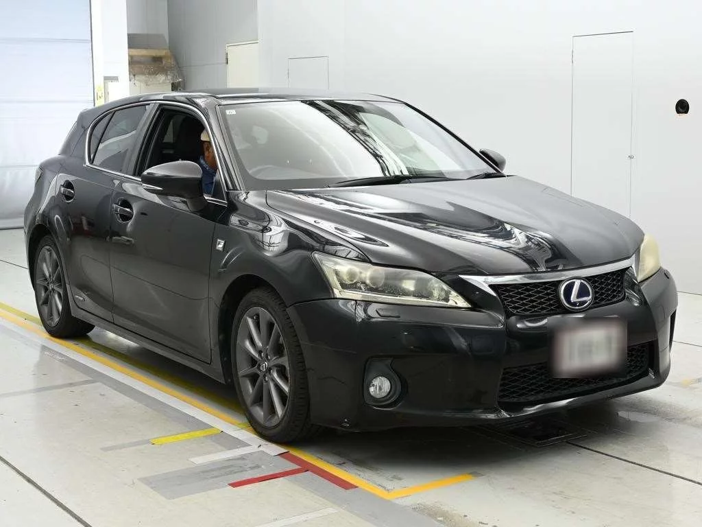 Lexus CT200h  с аукциона в Японии