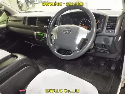 Toyota HiAce Commuter