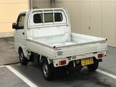 Nissan NT100 Clipper