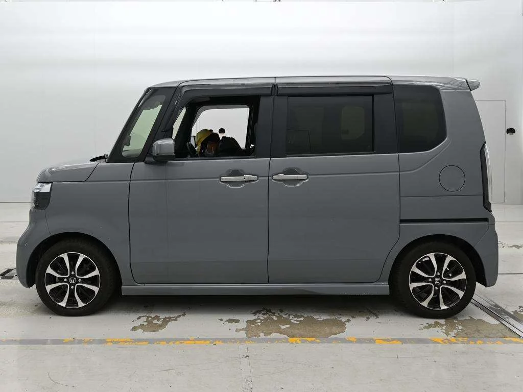 Honda N BOX CUSTOM  с аукциона в Японии