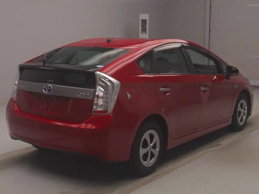 Toyota Prius PHV  с аукциона в Японии