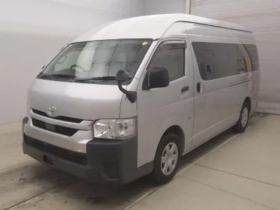 TOYOTA HIACE COMMUTER