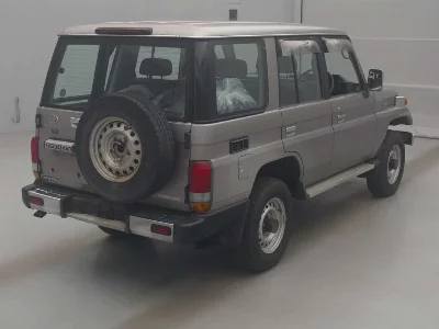 Toyota LAND CRUISER 70
