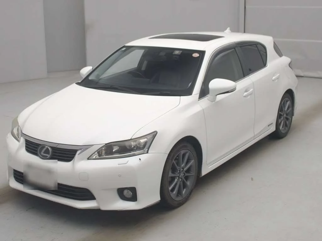 Lexus CT200h  с аукциона в Японии