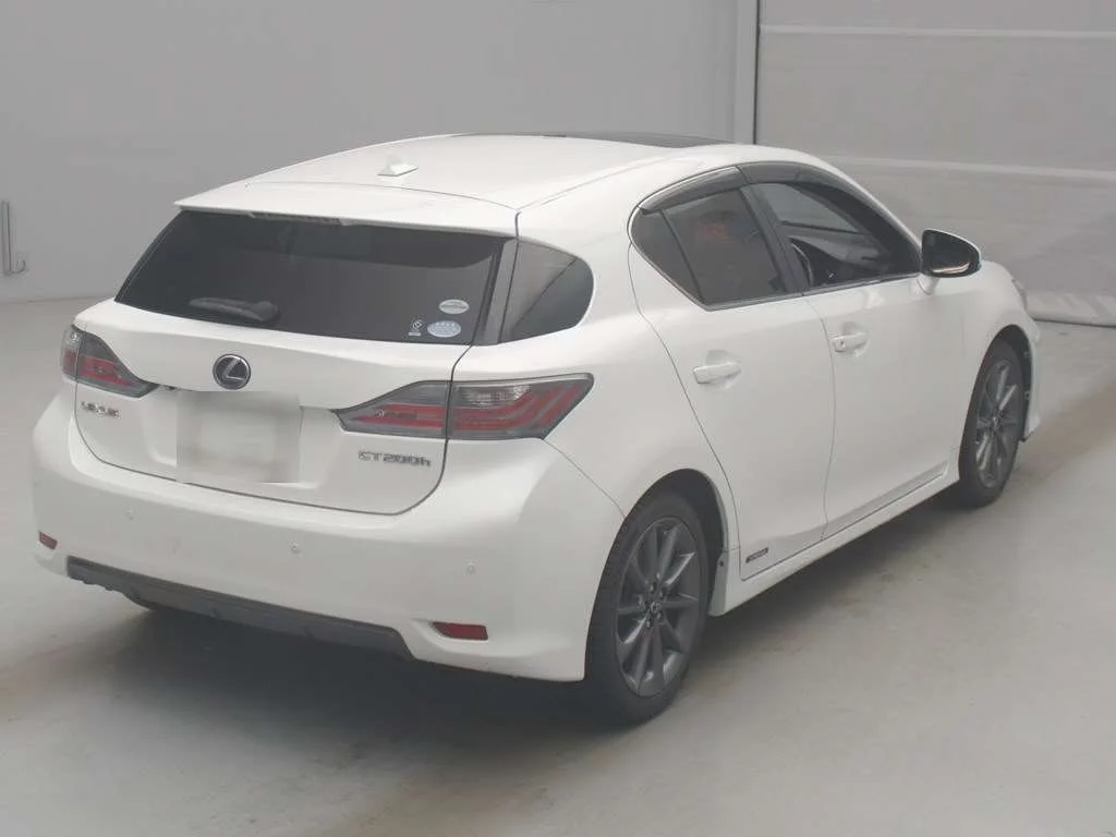 Lexus CT200h  с аукциона в Японии
