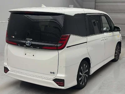 TOYOTA NOAH
