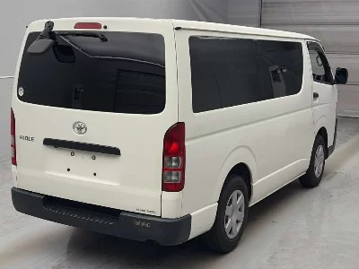 TOYOTA HIACE VAN