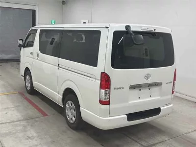 TOYOTA HIACE VAN
