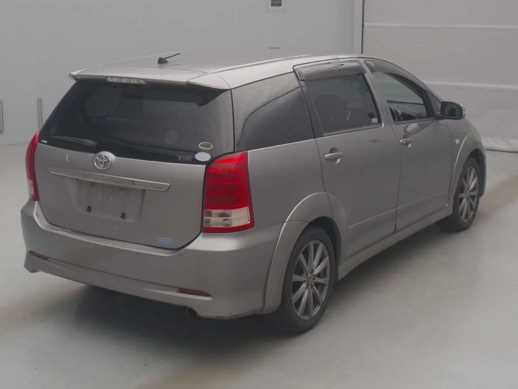 Toyota Wish  с аукциона в Японии