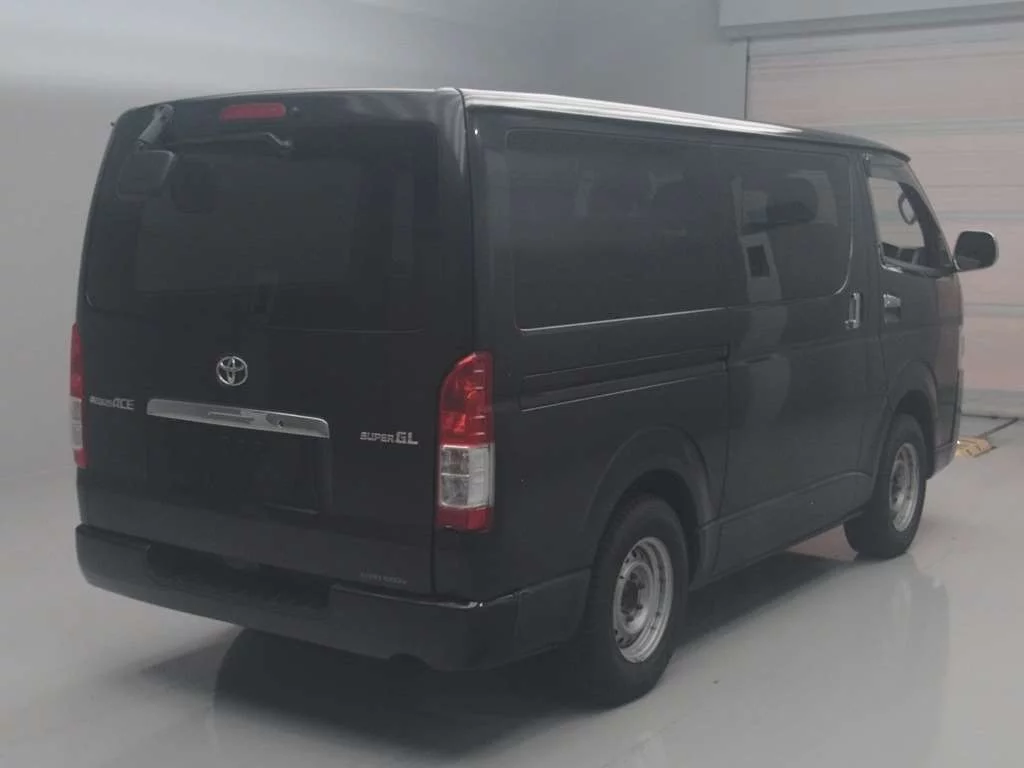 Toyota RegiusAce  с аукциона в Японии