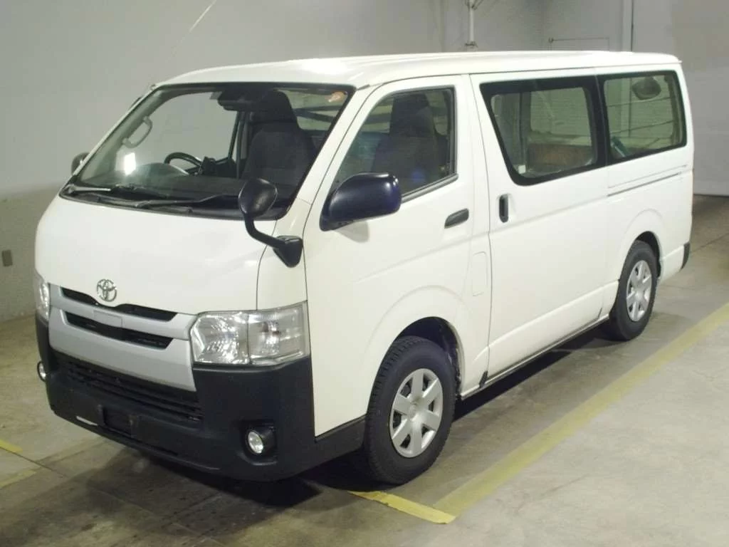 Toyota RegiusAce  с аукциона в Японии