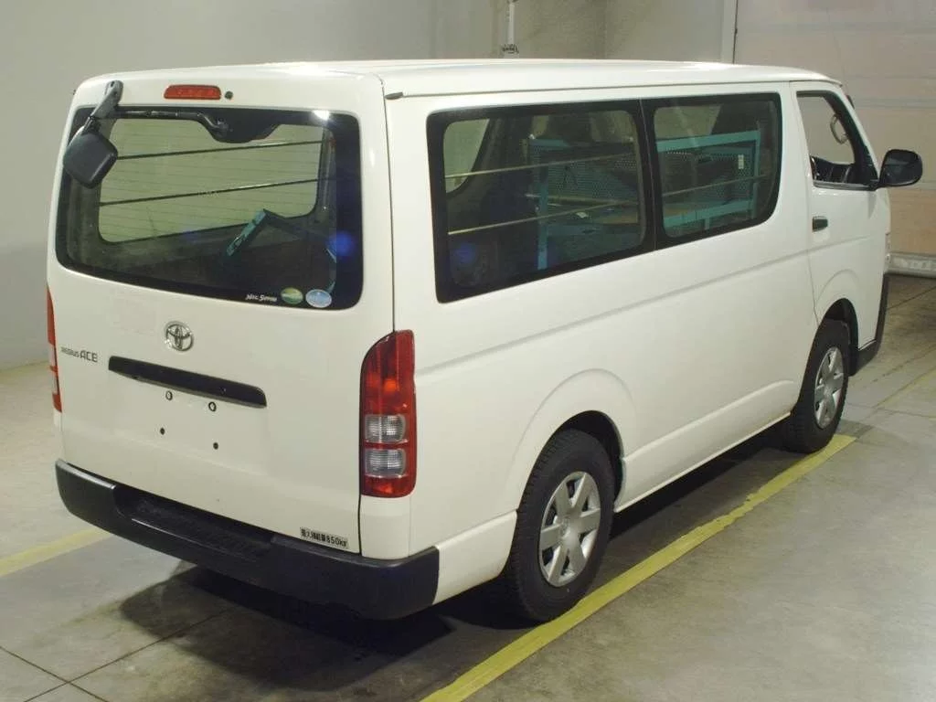 Toyota RegiusAce  с аукциона в Японии