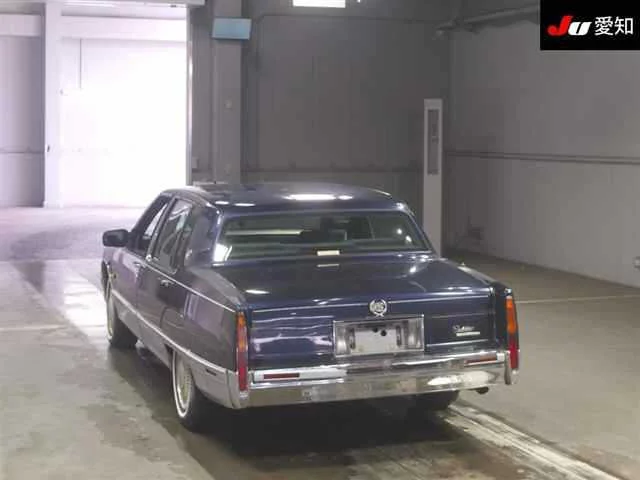 Cadillac Fleetwood  с аукциона в Японии