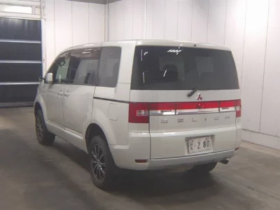 Mitsubishi Delica D:5