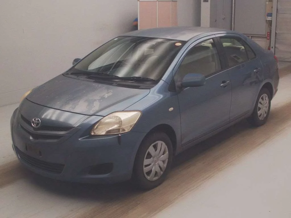 Toyota Belta  с аукциона в Японии