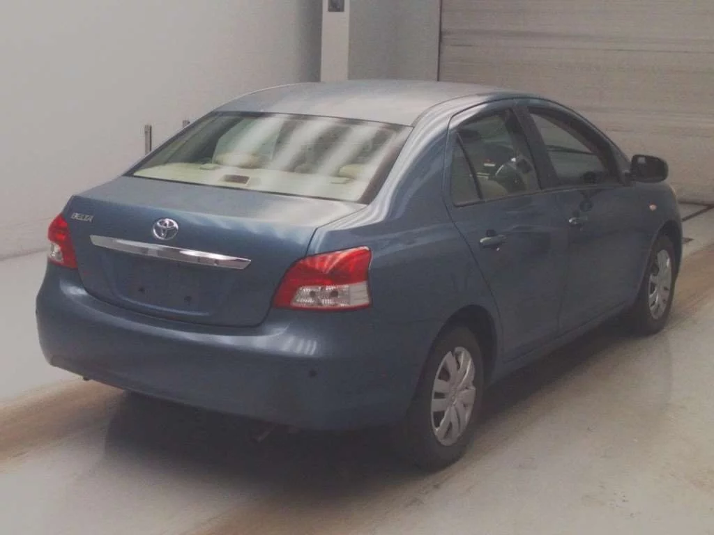 Toyota Belta  с аукциона в Японии