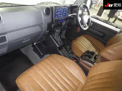 Toyota LAND CRUISER 70