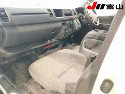 Toyota HiAce Commuter