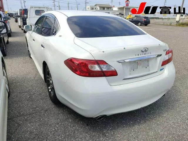 Nissan Fuga  с аукциона в Японии