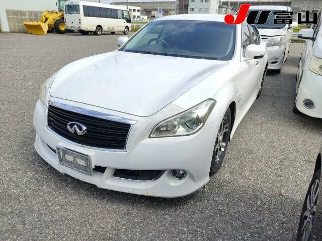 Nissan Fuga  с аукциона в Японии