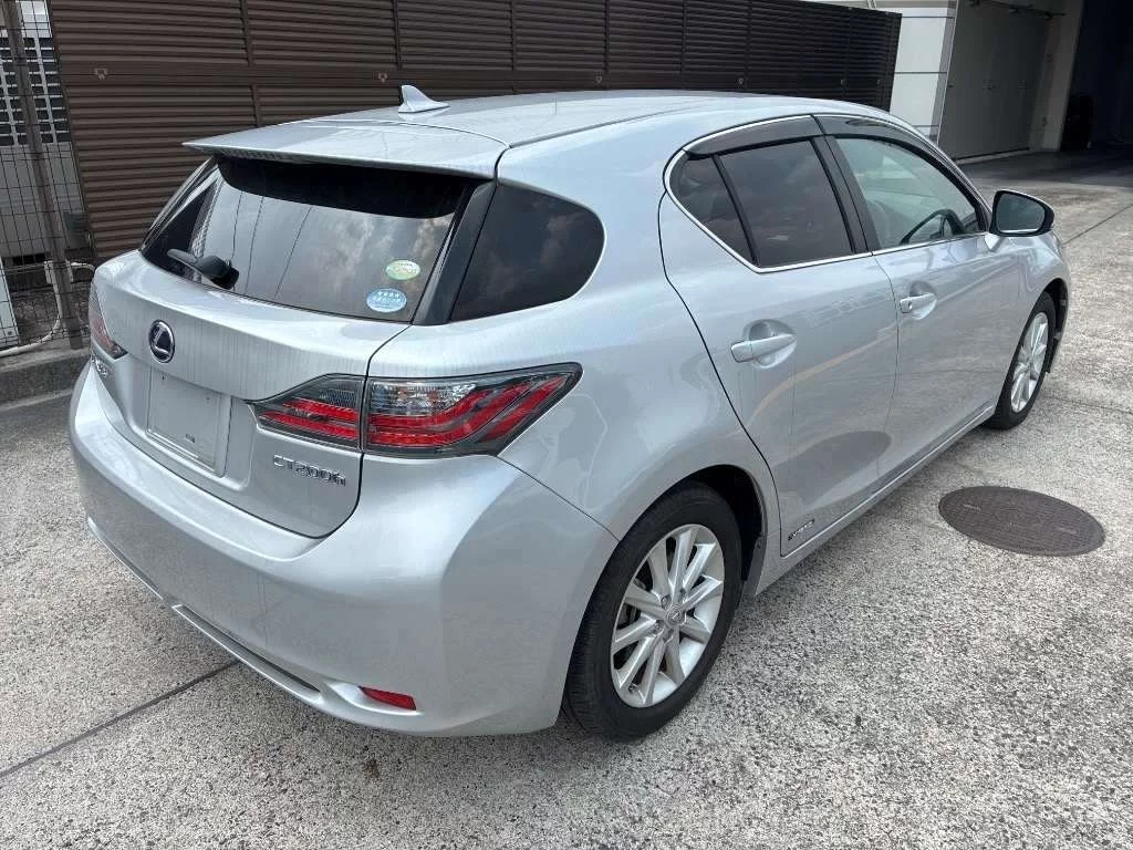 Lexus CT200h  с аукциона в Японии