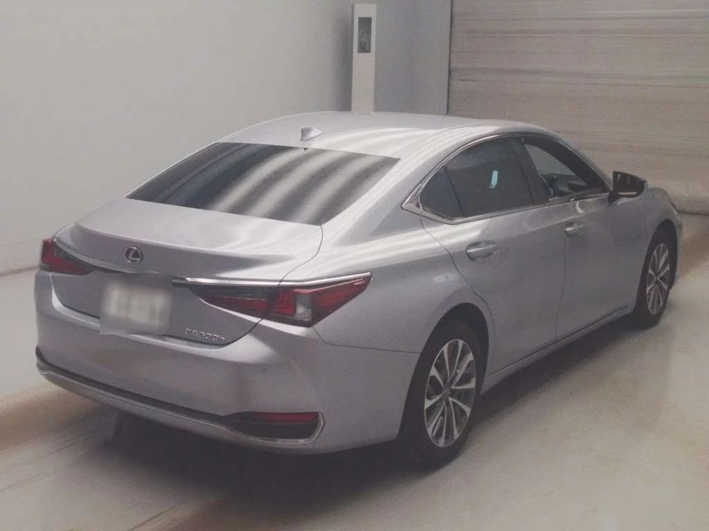 Lexus ES300h  с аукциона в Японии