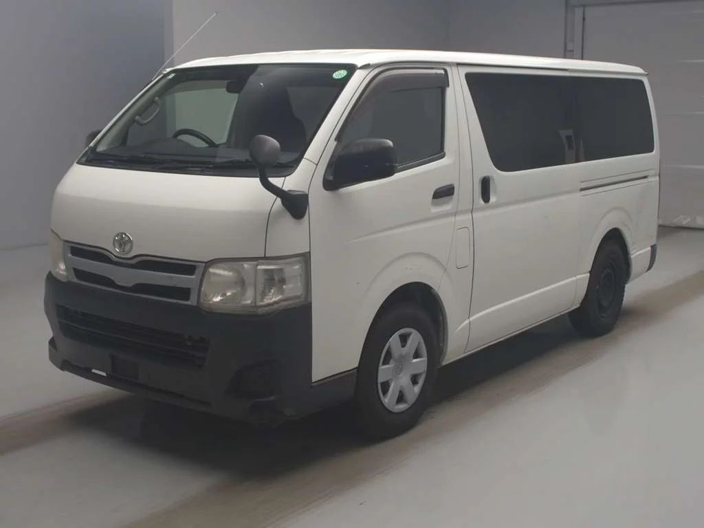 Toyota RegiusAce  с аукциона в Японии