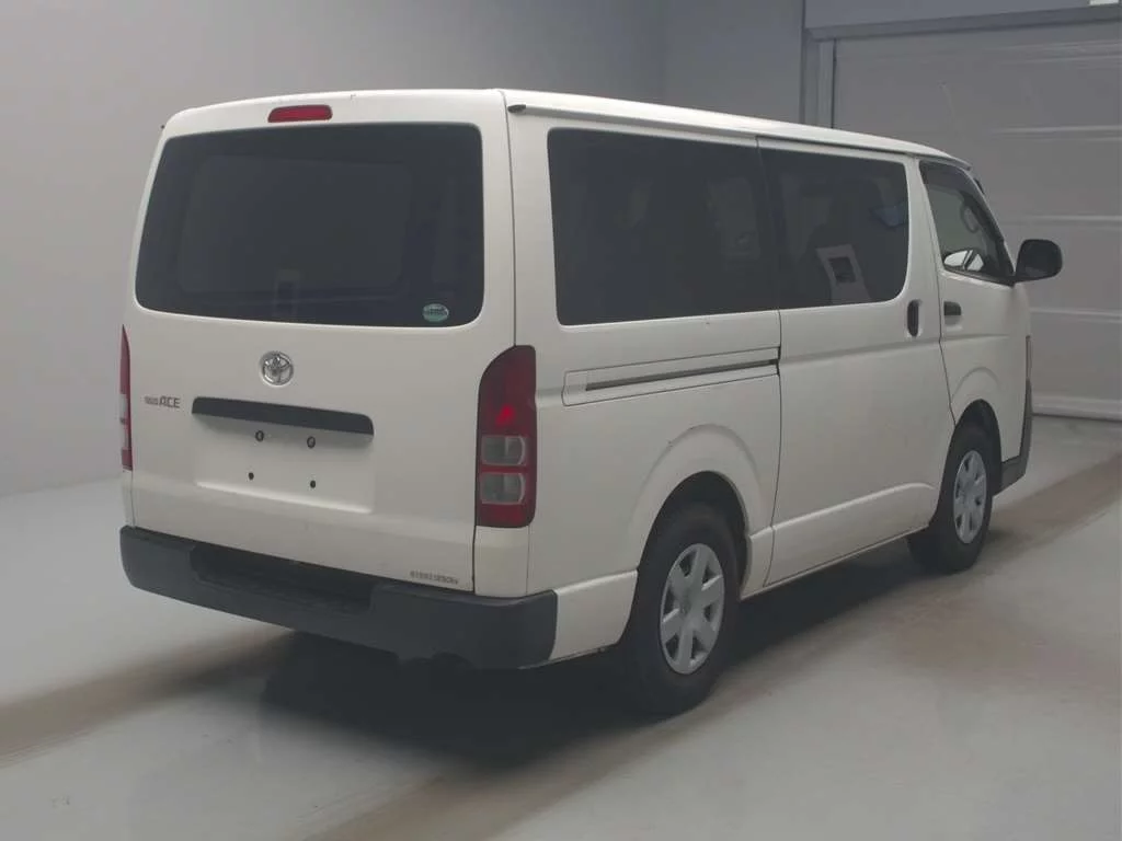 Toyota RegiusAce  с аукциона в Японии
