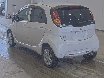 Mitsubishi i