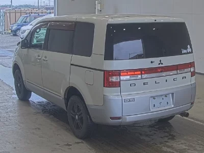 Mitsubishi Delica D:5