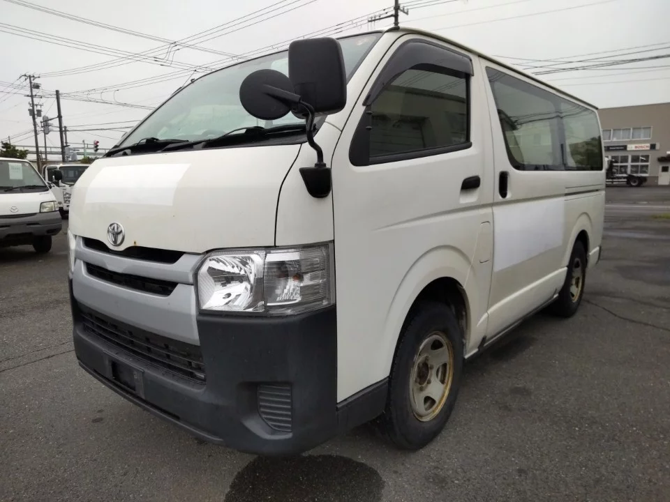 Toyota RegiusAce  с аукциона в Японии