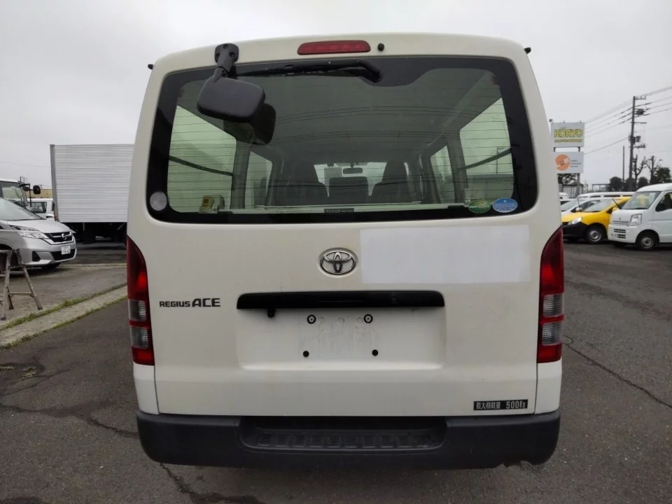 Toyota RegiusAce  с аукциона в Японии